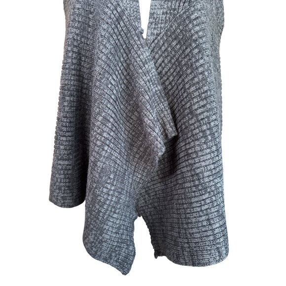 Free People Crochet Poncho Cape Heather Gray 100%‎ Acrylic Boho Toasty O/S - Picture 4 of 10